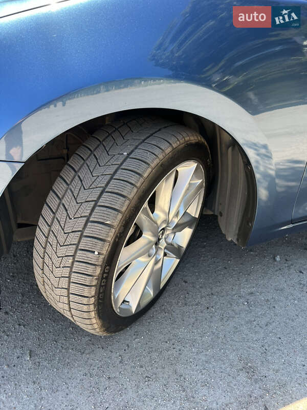 Седан Mazda 3 2016 в Павлограде