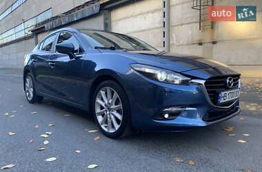 Седан Mazda 3 2017 в Днепре