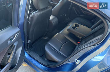 Седан Mazda 3 2017 в Днепре