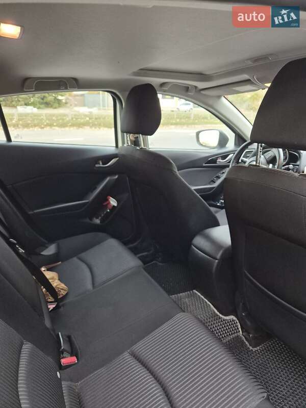 Хетчбек Mazda 3 2016 в Дніпрі фото 3 Хетчбек Mazda 3 2016 в Дніпрі