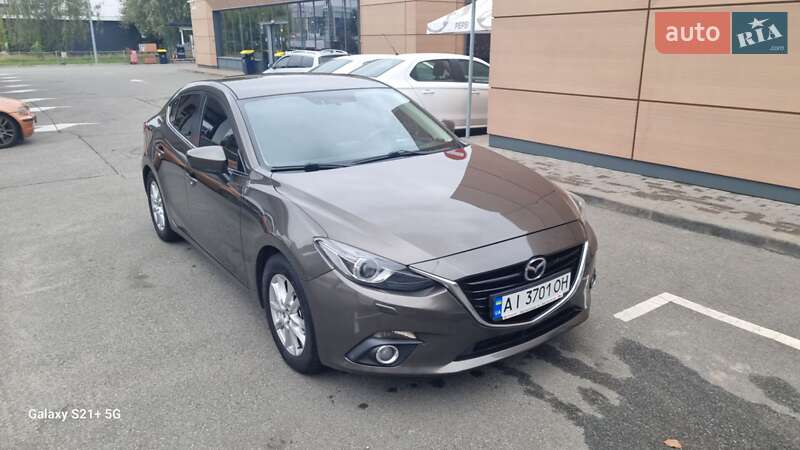 Седан Mazda 3 2014 в Киеве