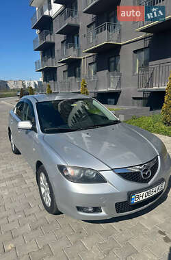 Седан Mazda 3 2007 в Южном