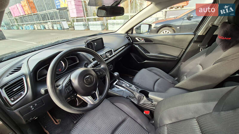 Седан Mazda 3 2016 в Киеве