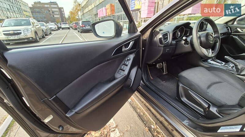 Седан Mazda 3 2016 в Киеве