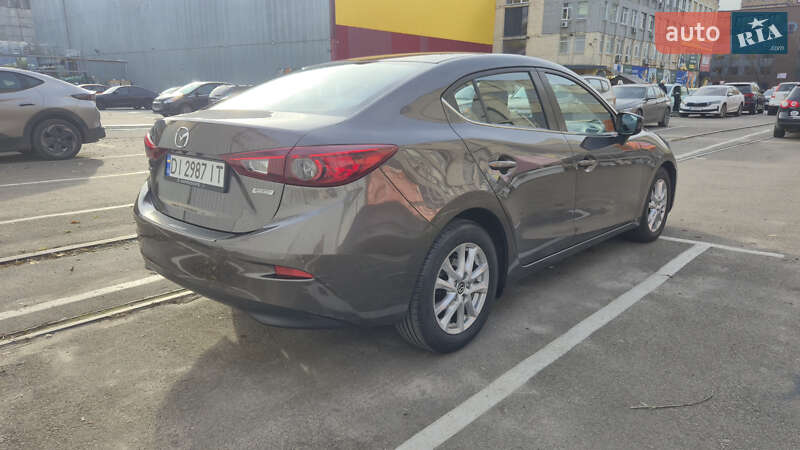 Седан Mazda 3 2016 в Киеве