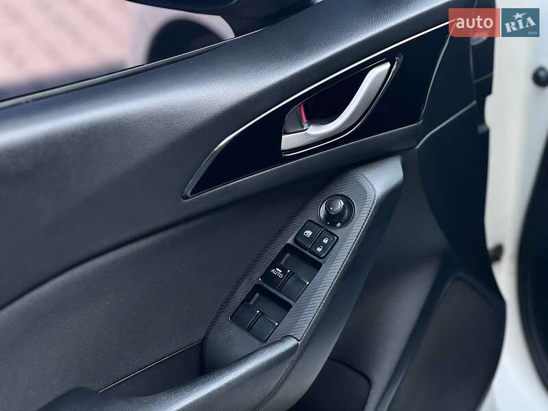 Хэтчбек Mazda 3 2013 в Ивано-Франковске