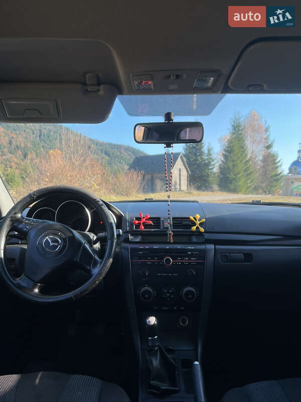 Хетчбек Mazda 3 2004 в Міжгір'ї