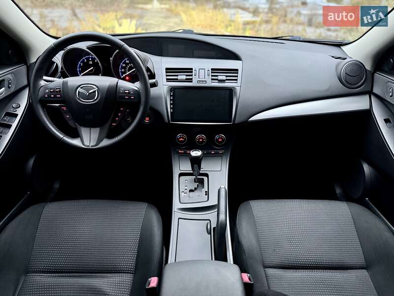 Седан Mazda 3 2013 в Дніпрі