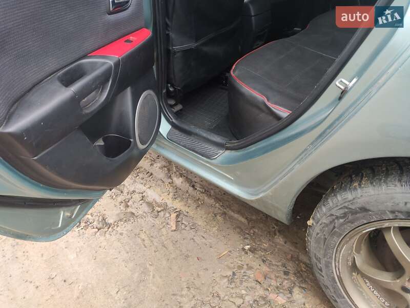 Седан Mazda 3 2004 в Черновцах