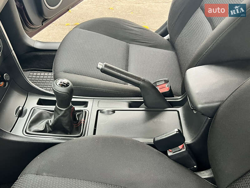 Седан Mazda 3 2007 в Ровно