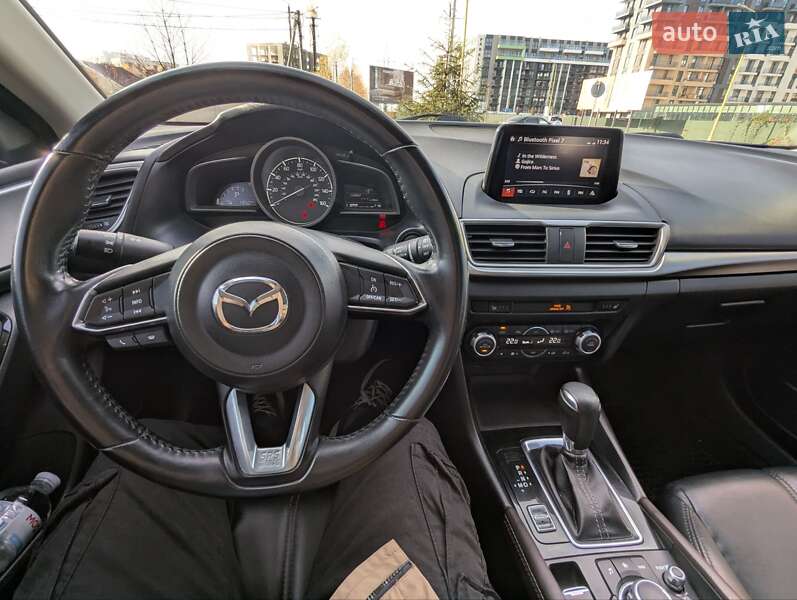 Хетчбек Mazda 3 2018 в Ужгороді