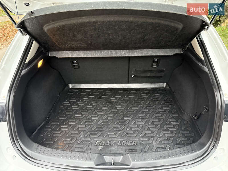 Хетчбек Mazda 3 2016 в Києві