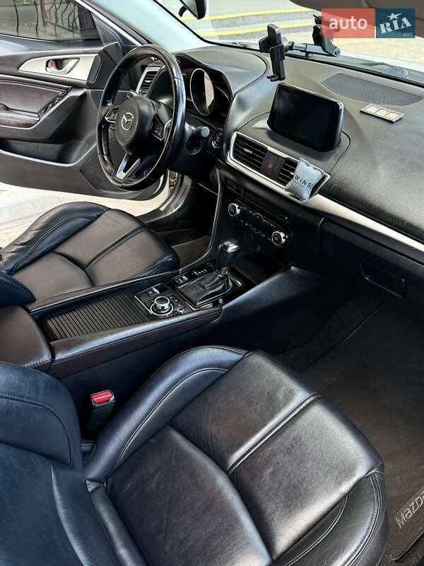 Седан Mazda 3 2017 в Софіївській Борщагівці