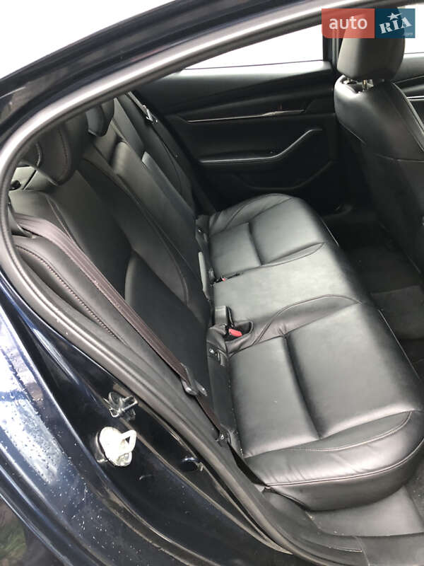 Седан Mazda 3 2020 в Чернівцях