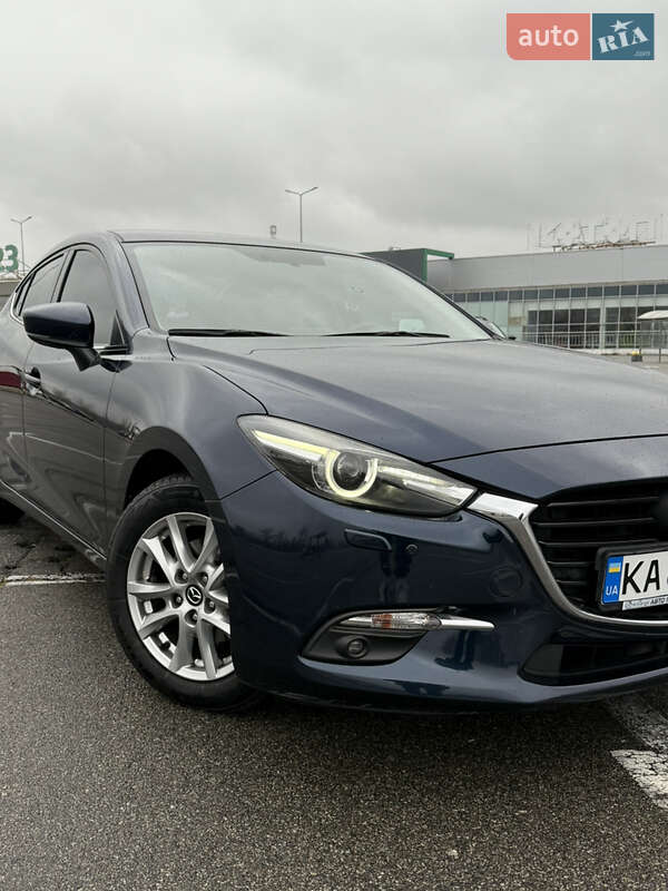 Седан Mazda 3 2017 в Киеве