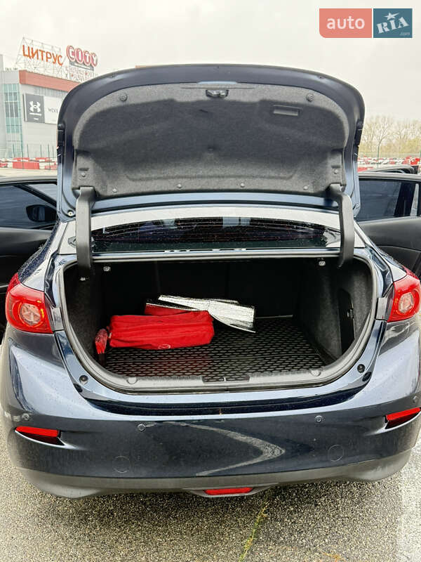 Седан Mazda 3 2017 в Киеве
