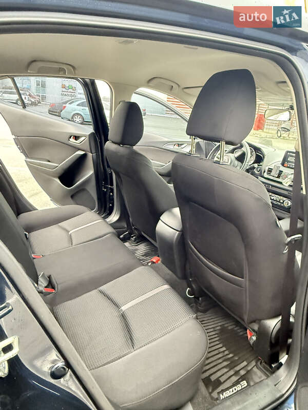 Седан Mazda 3 2017 в Киеве