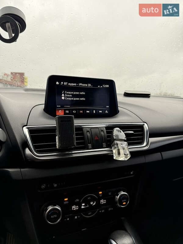 Седан Mazda 3 2017 в Киеве