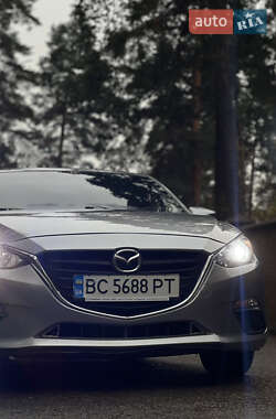 Седан Mazda 3 2016 в Львові