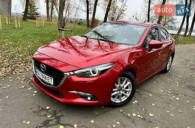 Седан Mazda 3 2017 в Киеве