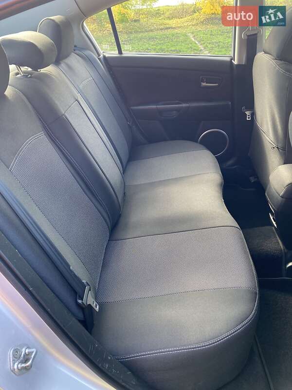 Седан Mazda 3 2003 в Черкасах