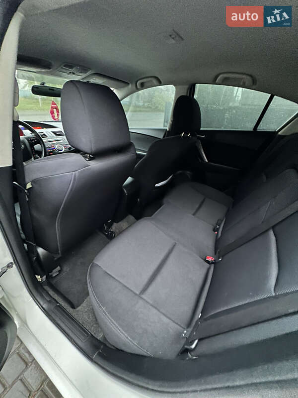 Седан Mazda 3 2010 в Дніпрі