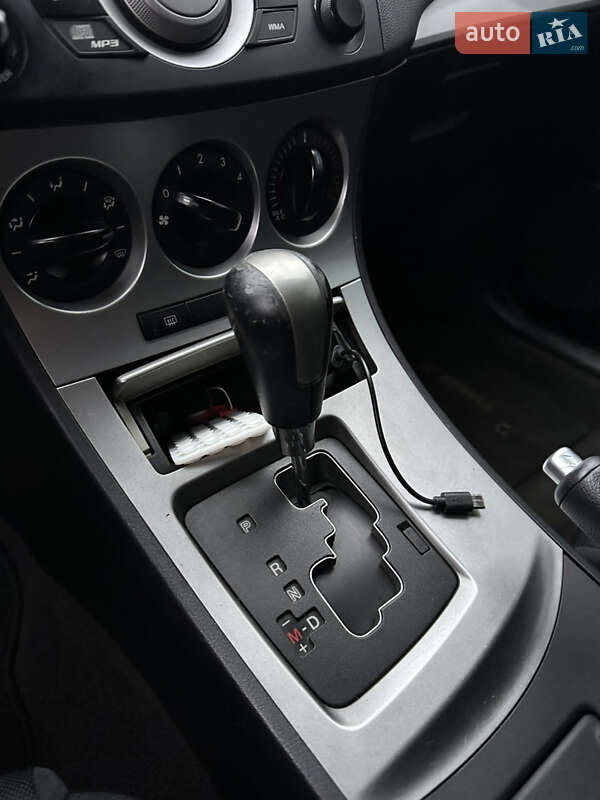 Седан Mazda 3 2010 в Дніпрі