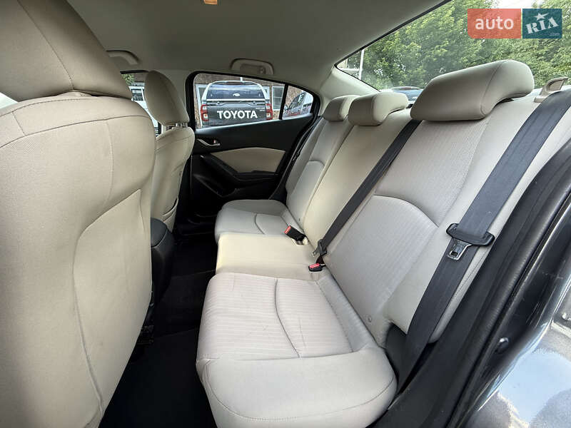 Седан Mazda 3 2015 в Києві