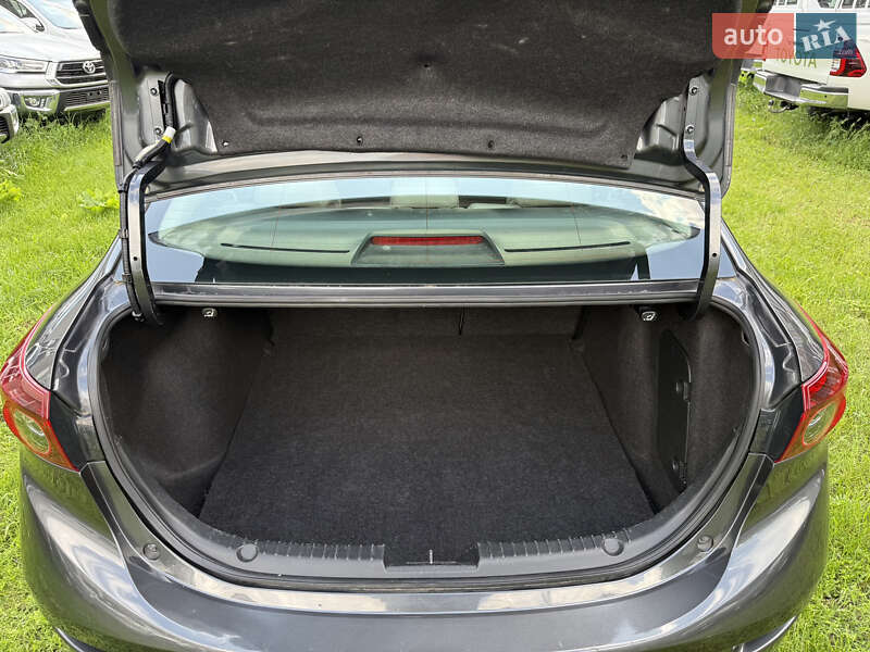 Седан Mazda 3 2015 в Києві