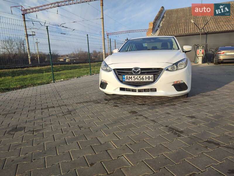 Седан Mazda 3 2014 в Звягелі