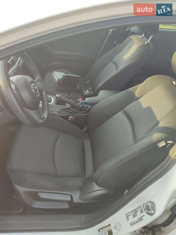 Седан Mazda 3 2014 в Звягелі