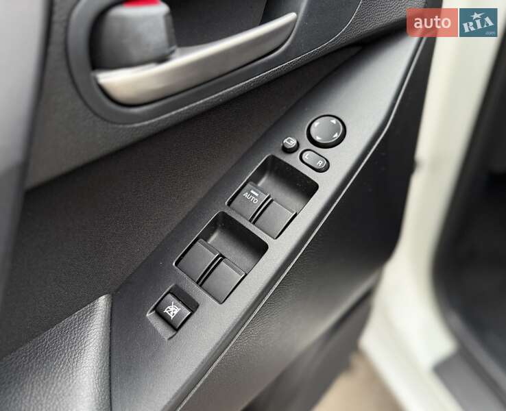 Седан Mazda 3 2010 в Києві фото 27 Седан Mazda 3 2010 в Києві