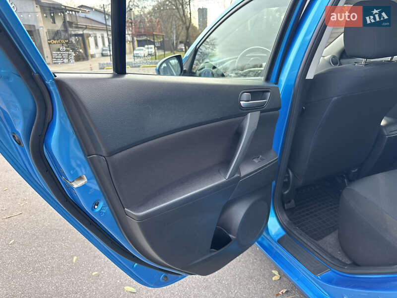 Седан Mazda 3 2010 в Києві фото 33 Седан Mazda 3 2010 в Києві