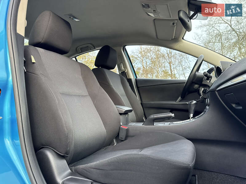 Седан Mazda 3 2010 в Києві фото 41 Седан Mazda 3 2010 в Києві