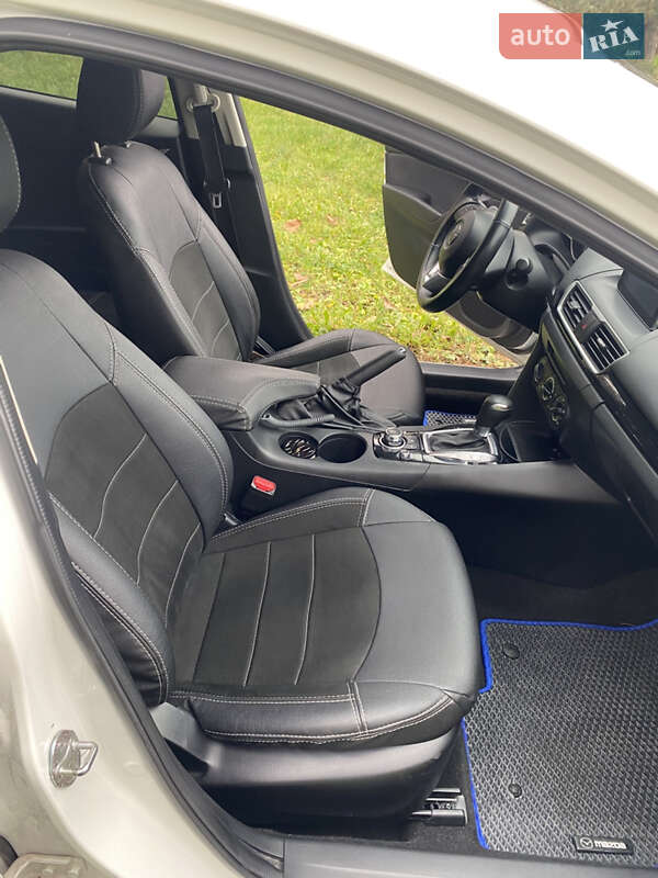 Седан Mazda 3 2015 в Києві