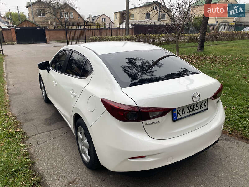 Седан Mazda 3 2015 в Києві