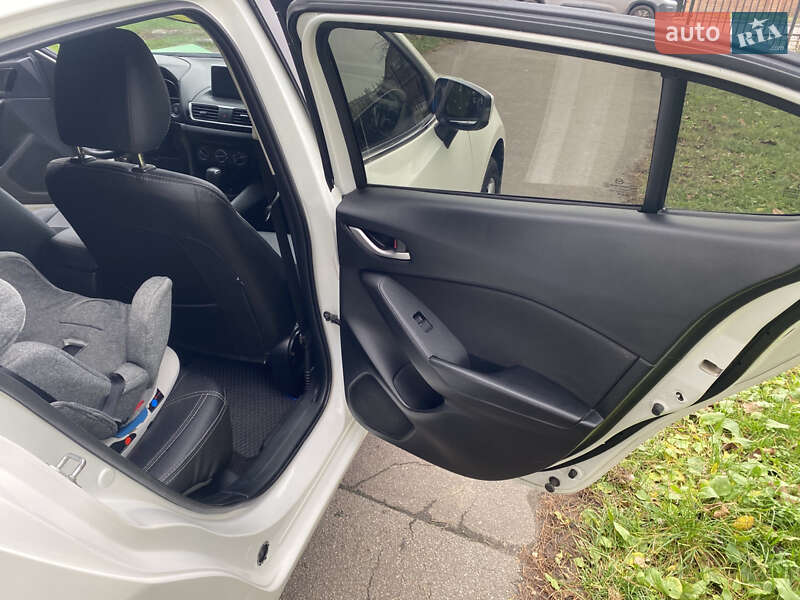 Седан Mazda 3 2015 в Києві