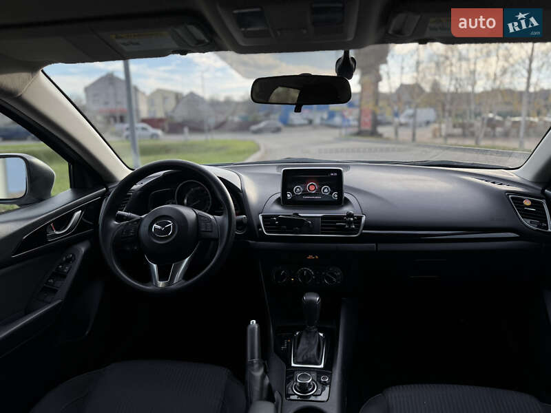 Седан Mazda 3 2016 в Смілі