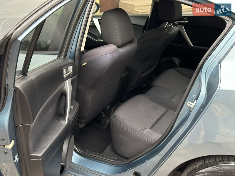 Седан Mazda 3 2009 в Дніпрі