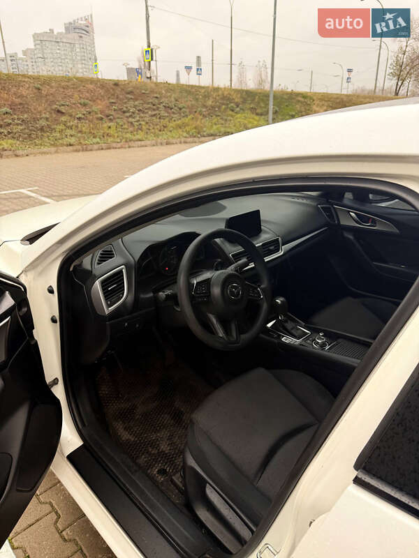 Седан Mazda 3 2017 в Киеве