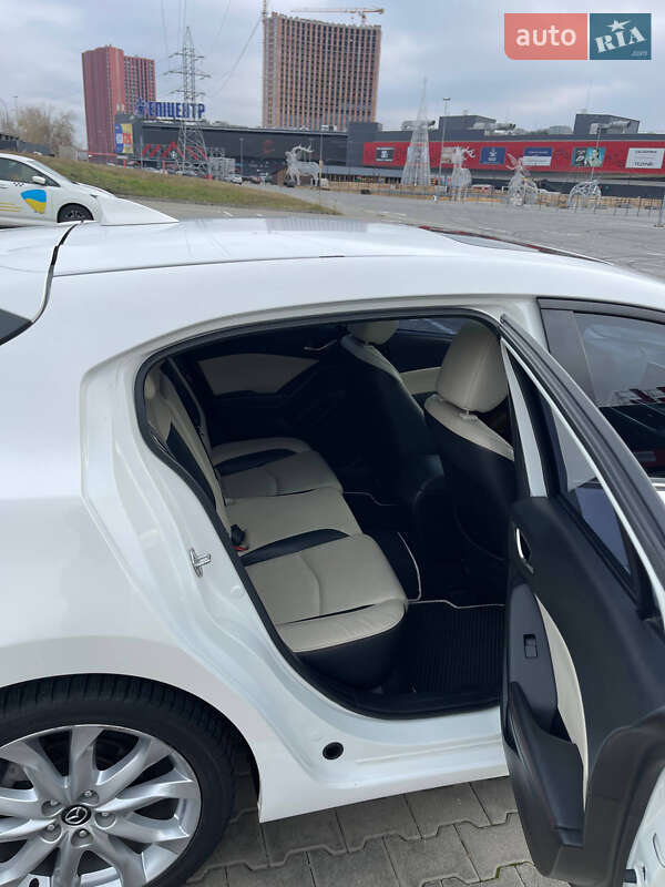 Хэтчбек Mazda 3 2015 в Киеве