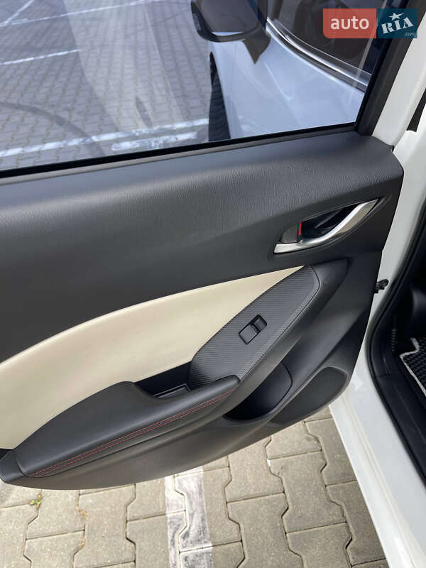 Хэтчбек Mazda 3 2015 в Киеве