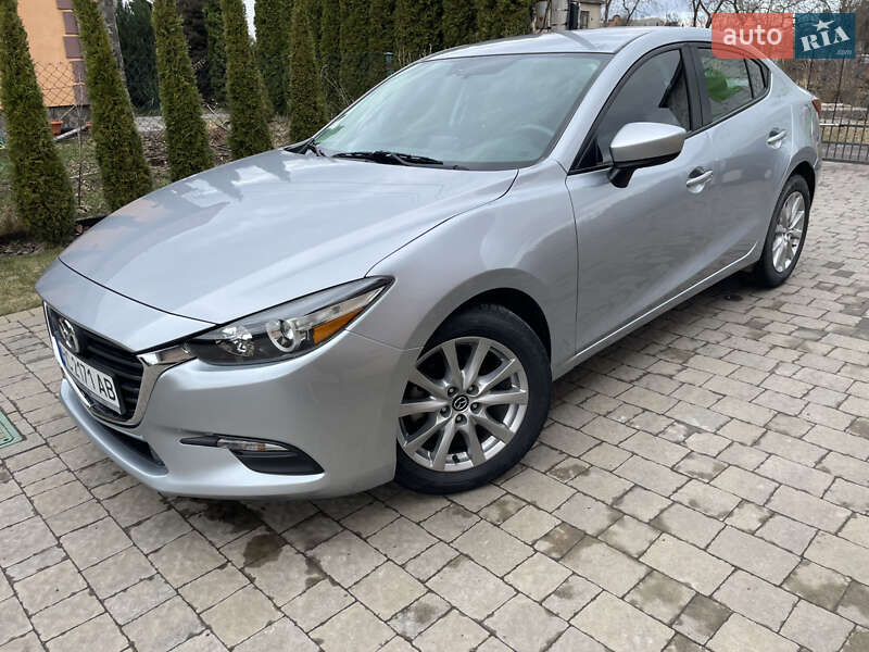 Седан Mazda 3 2016 в Скнилове