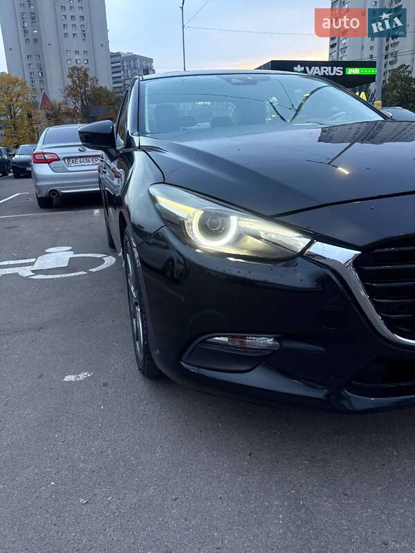Седан Mazda 3 2018 в Дніпрі
