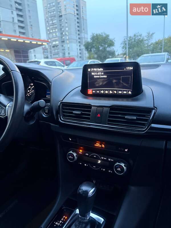 Седан Mazda 3 2018 в Дніпрі