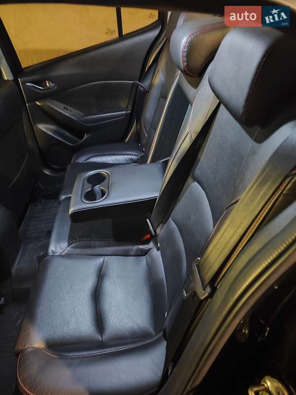 Седан Mazda 3 2015 в Ізмаїлі