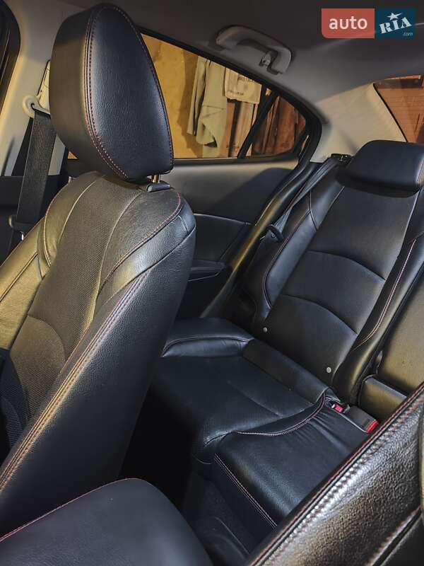 Седан Mazda 3 2015 в Ізмаїлі