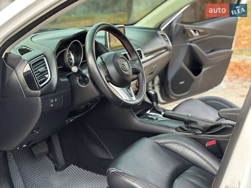 Седан Mazda 3 2014 в Днепре