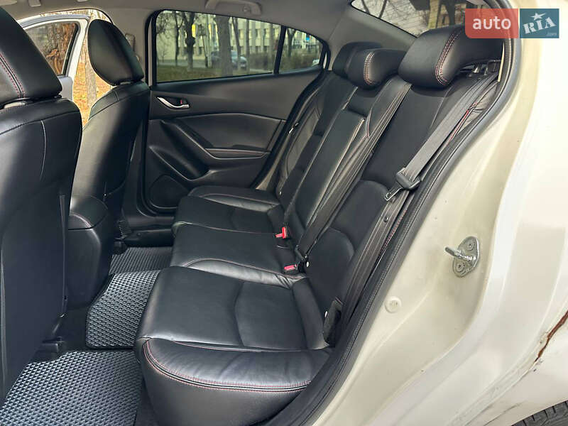 Седан Mazda 3 2014 в Днепре