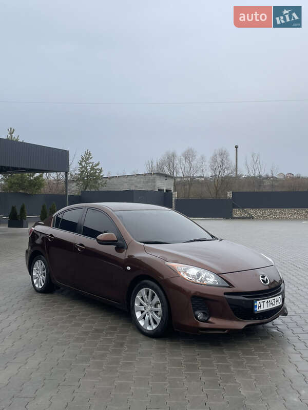 Седан Mazda 3 2011 в Волочиську